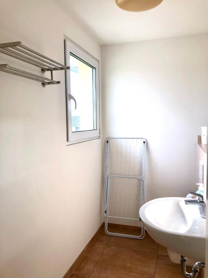 Chen, 2 Doppelzimmer , Ebk, Separater Balkon